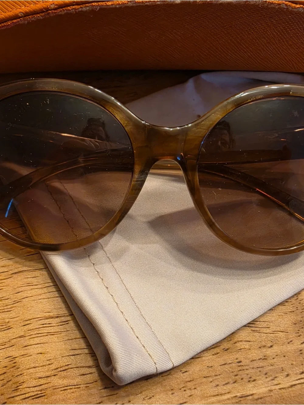 Tory Burch Tortoise Orange Sunglasses Case with Brown Sunglasses